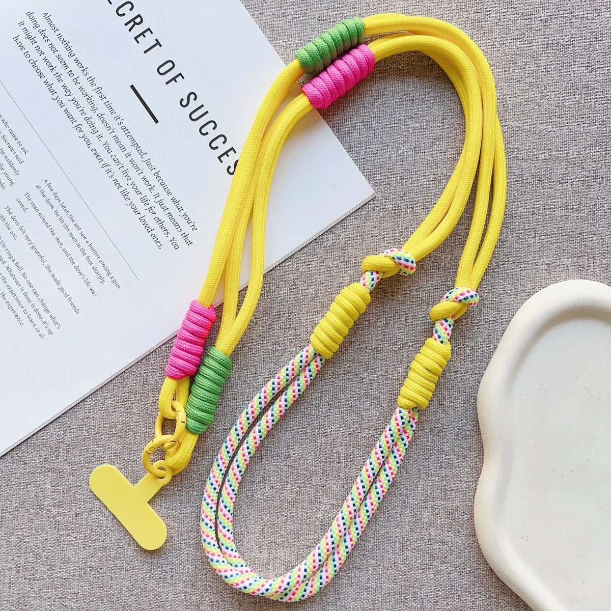 🎀 Lanyard Cute Bicolor – Correa cruzada de exterior para celular con clip, anti pérdida, con estilo moderno y femenino