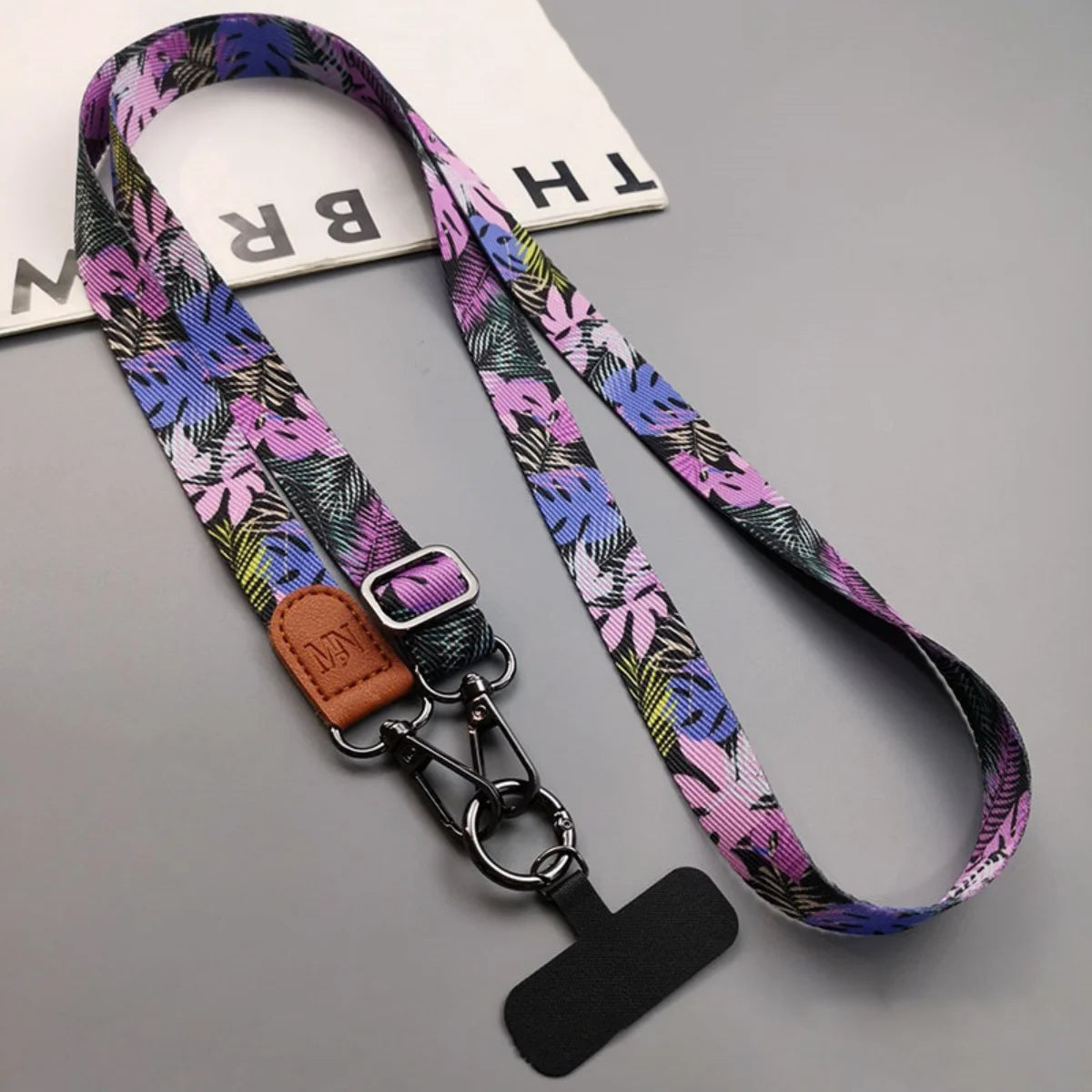 🎀 Lanyard Retro Ajustable – Cinta cruzada con clip, universal e impermeable, ideal para tarjetas o celular