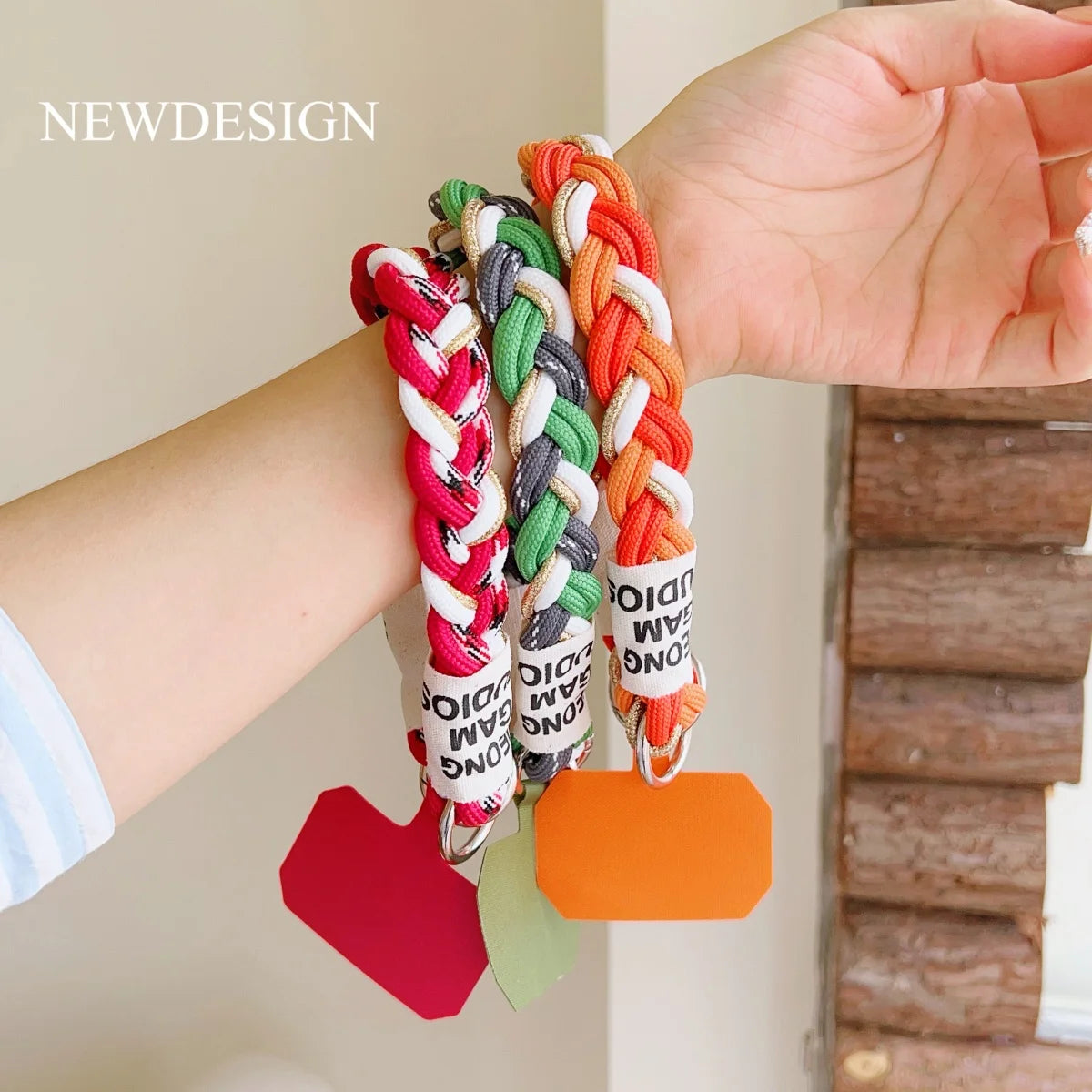 🎀 Correa Tejida con Hilo Dorado – Lanyard colorido y cute, para celular o pantalones, con diseño brillante y anti pérdida
