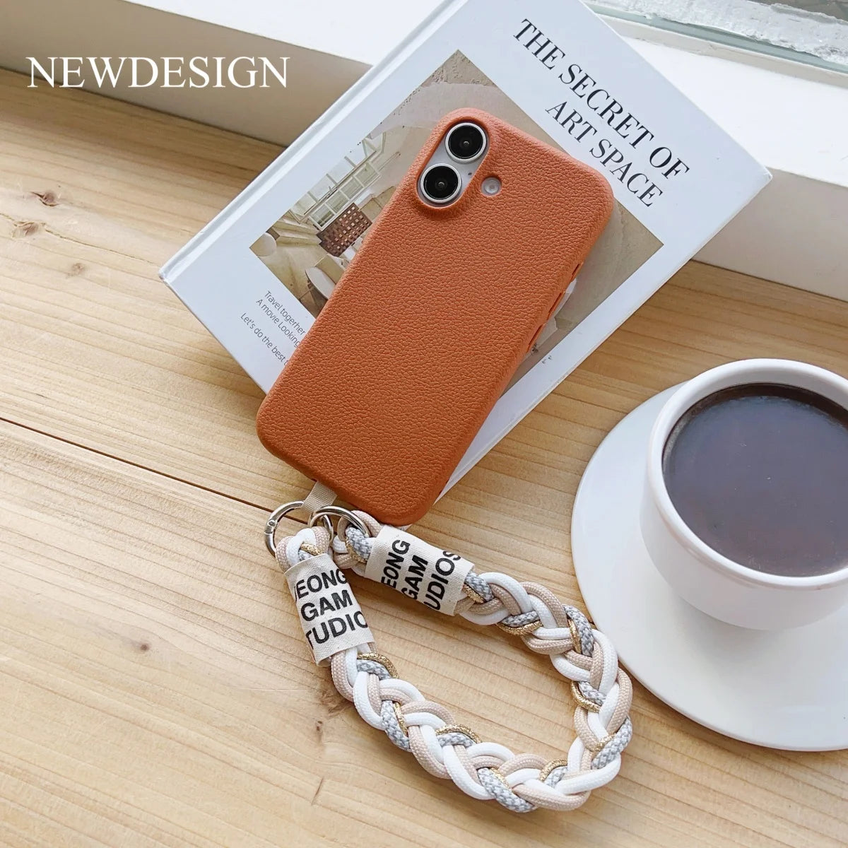 🎀 Correa Tejida con Hilo Dorado – Lanyard colorido y cute, para celular o pantalones, con diseño brillante y anti pérdida