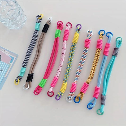 🎀 Lanyard Decorativo Universal – Cuerda trenzada anti pérdida para celular, pulsera fuerte y corta con diseño chic